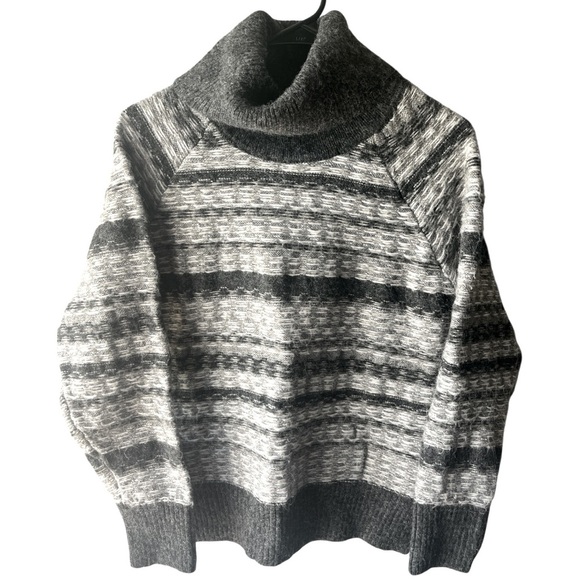 Elegant Charcoal White Striped Knit Turtleneck Sweater, Women’s Sz M, NEW - Picture 3 of 12
